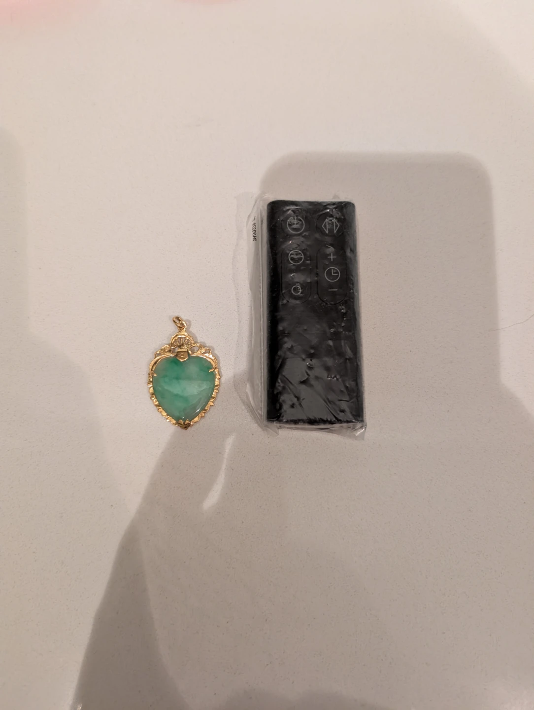 Antique Heart B-grade translucent jadeite pendant set in gold