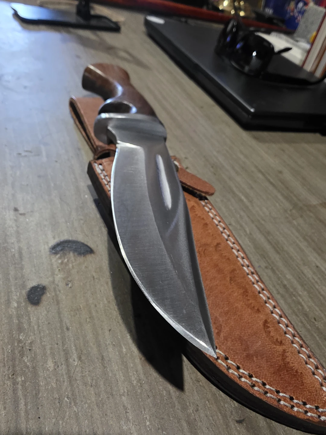 Fixed Blade Knife with Leather Sheath