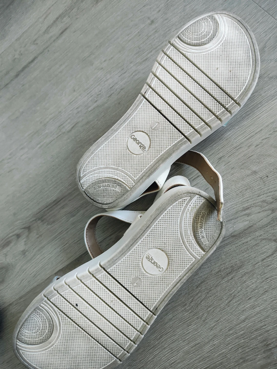 Girls sandals
