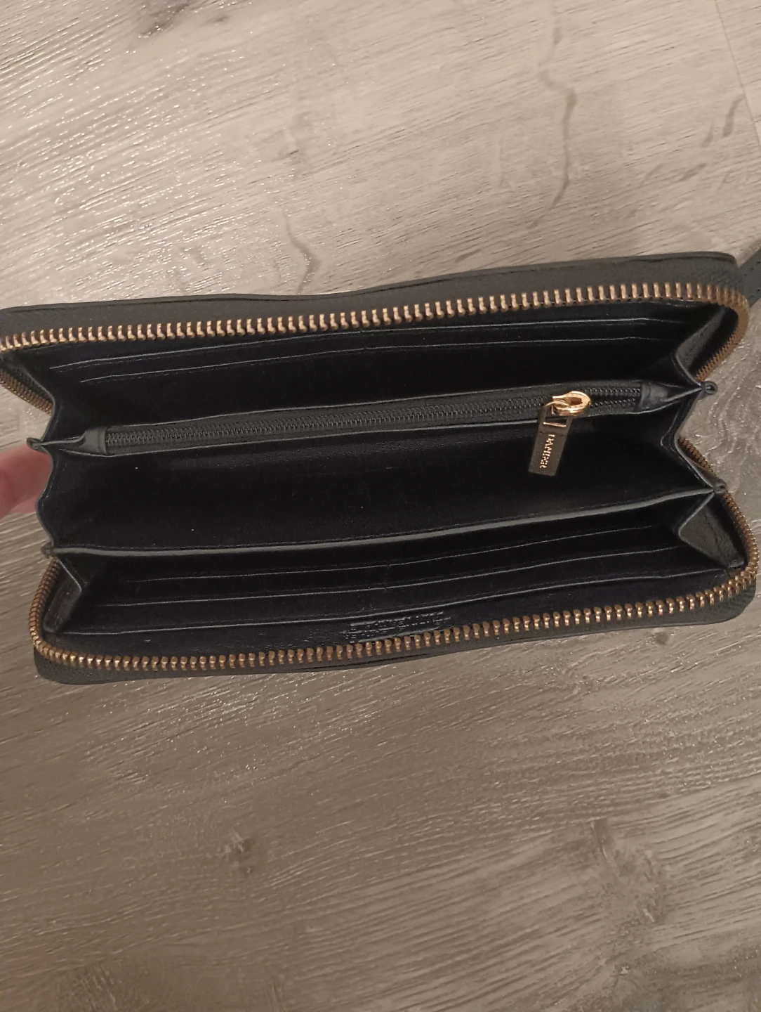 DANIELA Black Zip Around Wallet