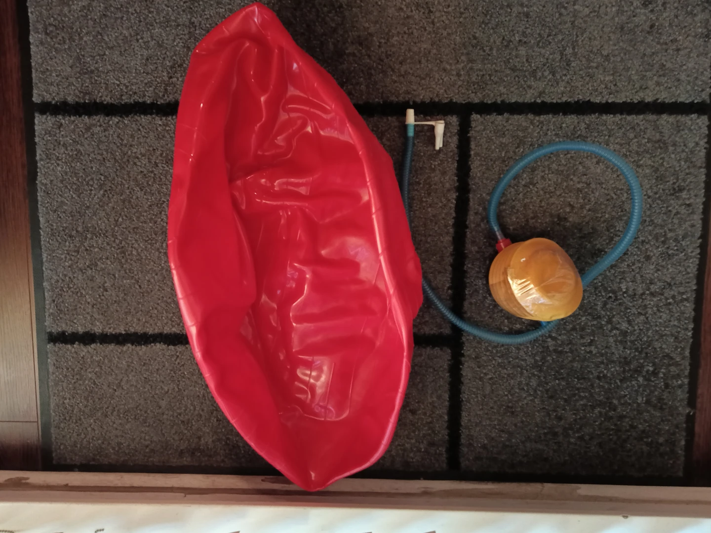 Brand New 20" Yoga ball with pump Red - photo 2