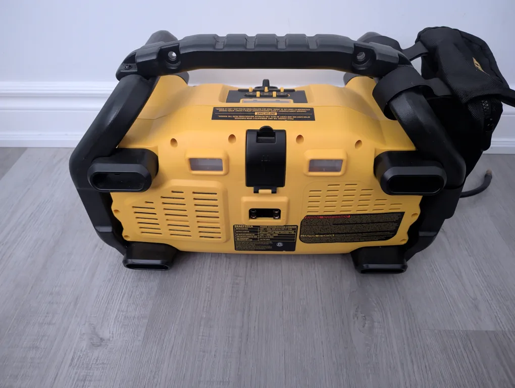 DeWALT power station unit with jump starter and air compressor - photo 4