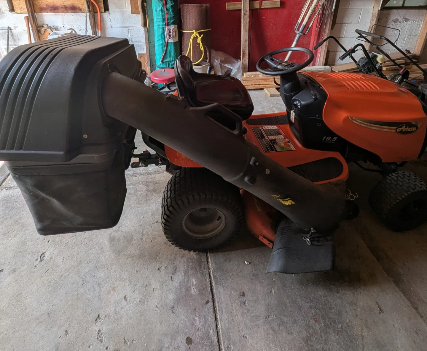 Ariens 19.5 HP Riding Mower with 42" Deck - photo 2