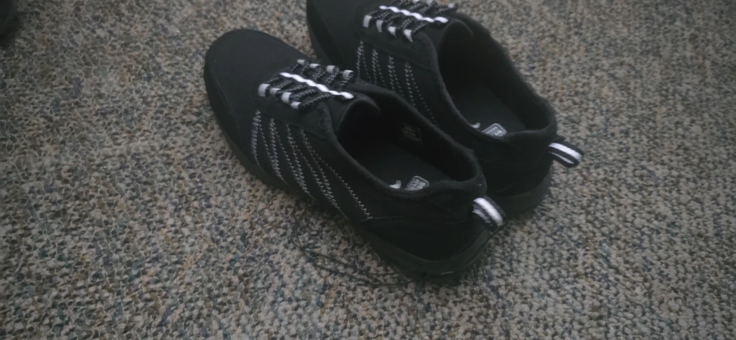Ladies Black Memory Foam Sneakers Size 9 - photo 3