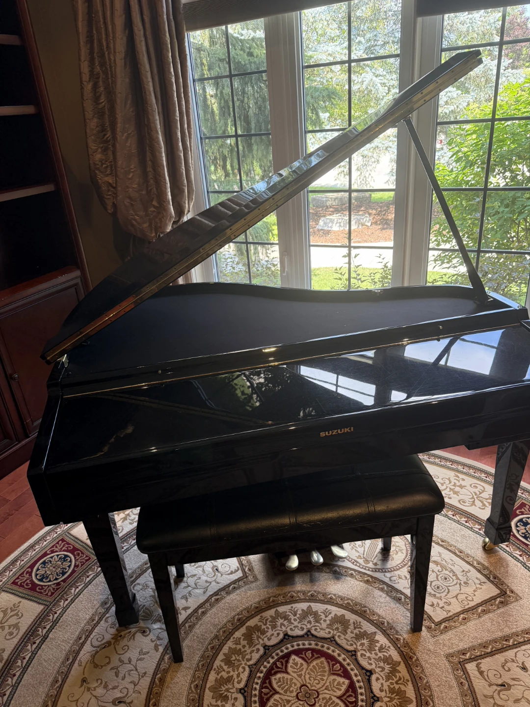 Suzuki Baby Grand Piano