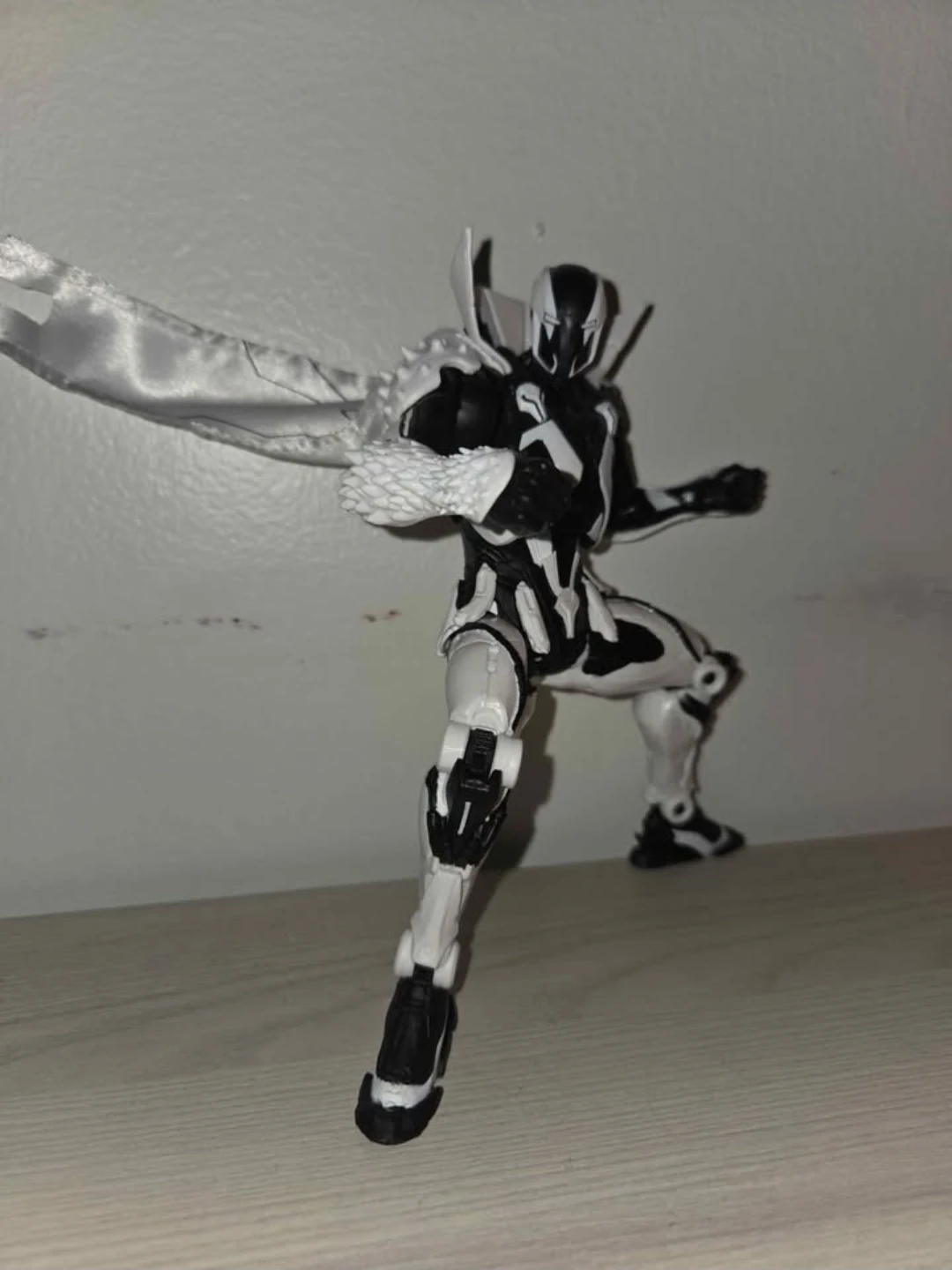 Cool black and white Spawn Figure. - photo 2