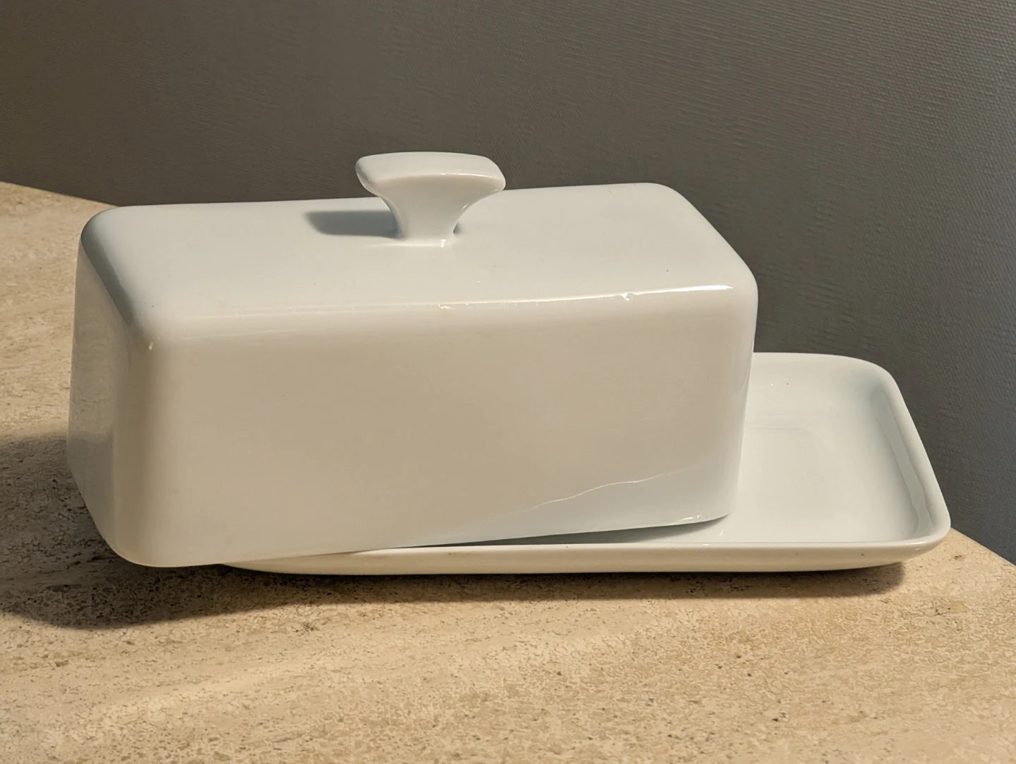White ceramic butter dish with lid - photo 3