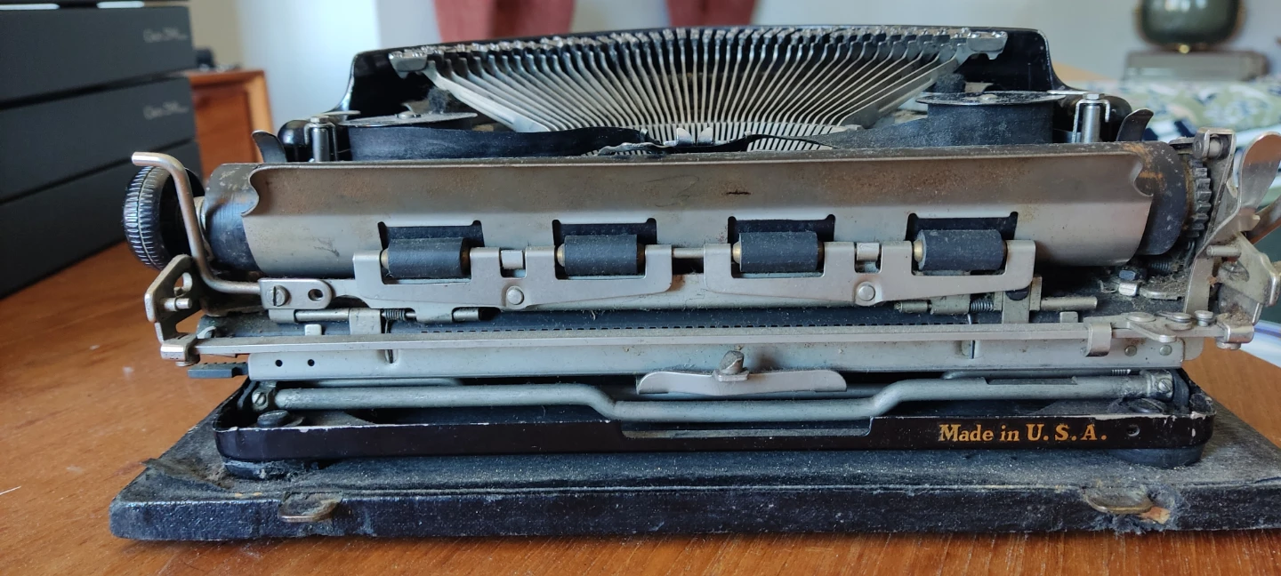 Vintage Remington Typewriter - photo 4