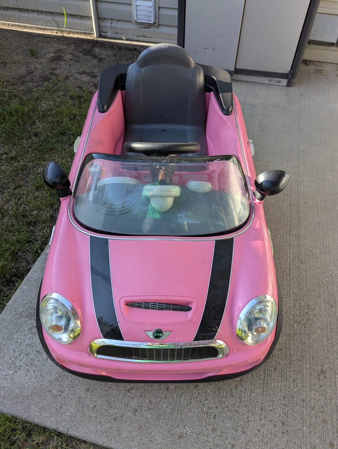FOR REPAIR OR PARTS girls mini cooper toy car DOESN'T WORK