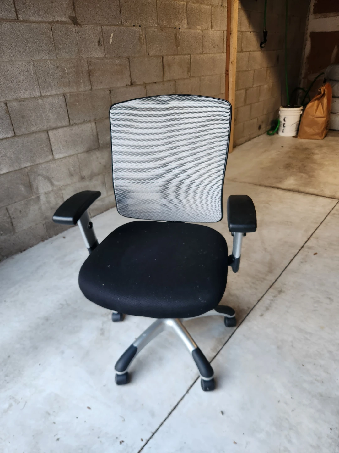 Black Mesh Back Office Chair - photo 3