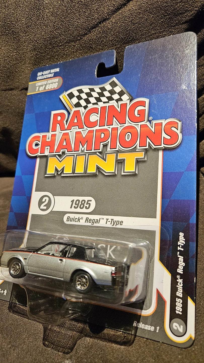 Racing Champions Mint 1985 Buick Regal T-Type Die-Cast Car - photo 2