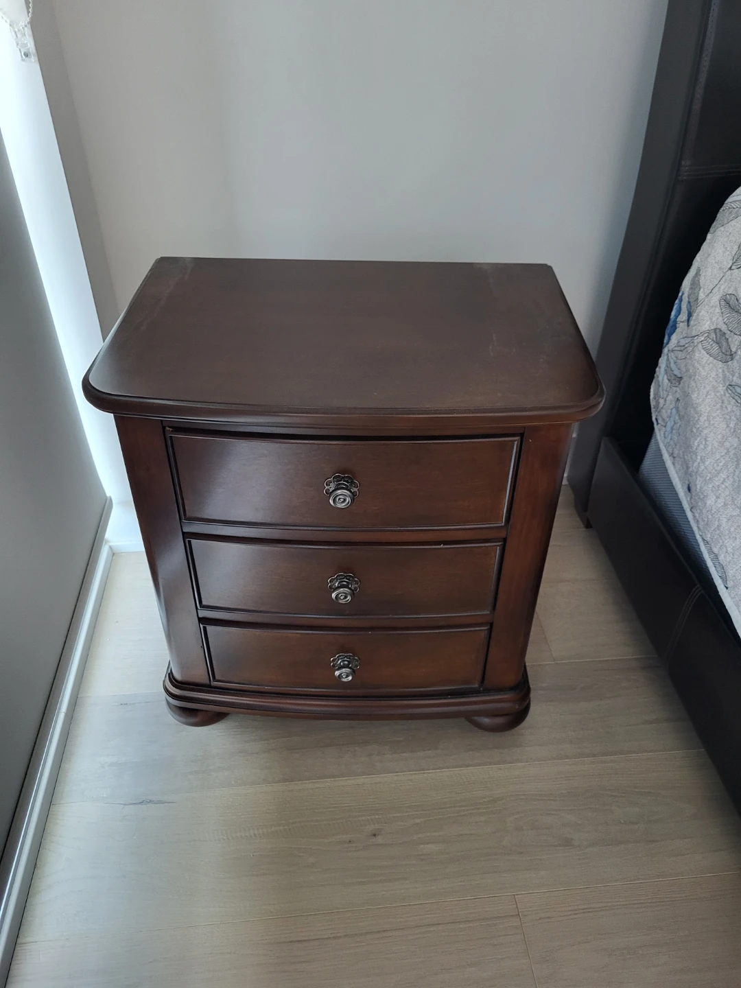 Solid Wood Bedroom Set – Dresser & Nightstand