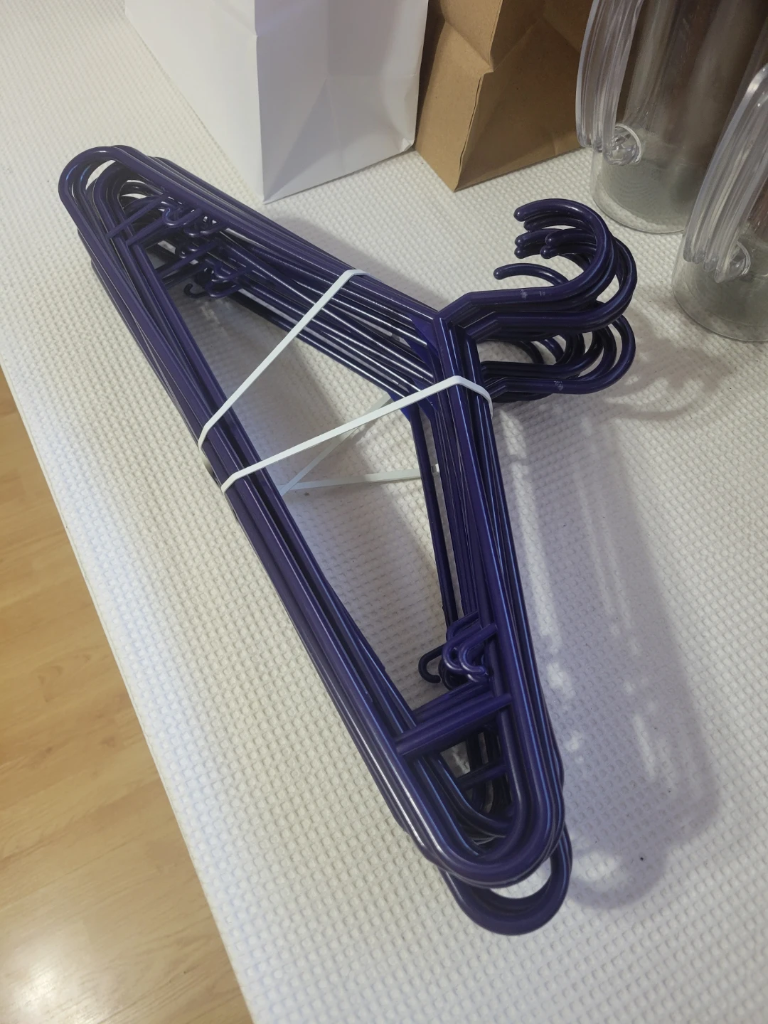 FREE HANGERS - photo 3