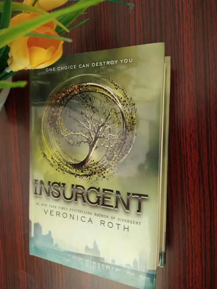 Divergent Series: Insurgent and Allegiant Books by Veronica Roth - photo 2