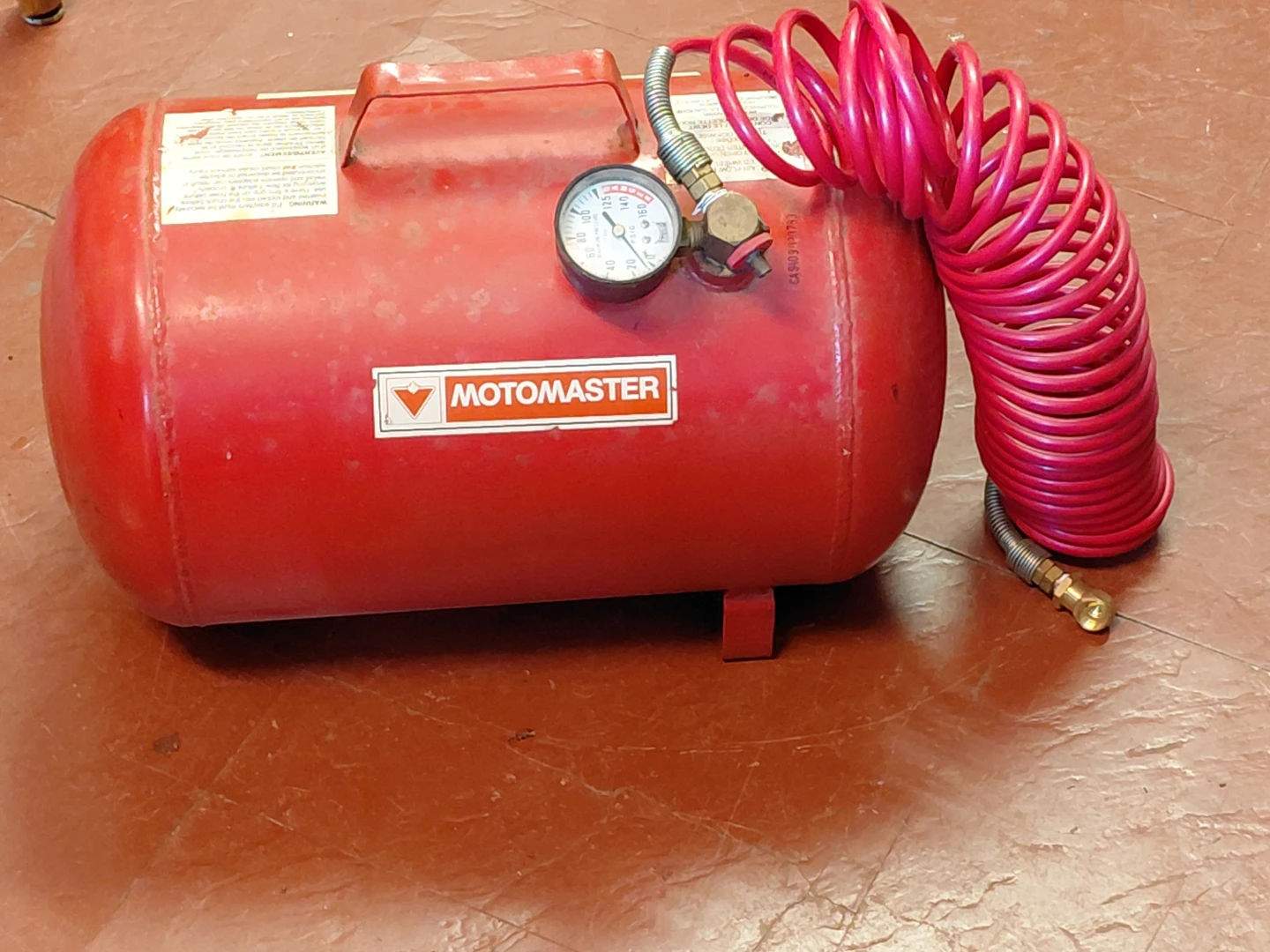 Motomaster Red Air tank with Hose