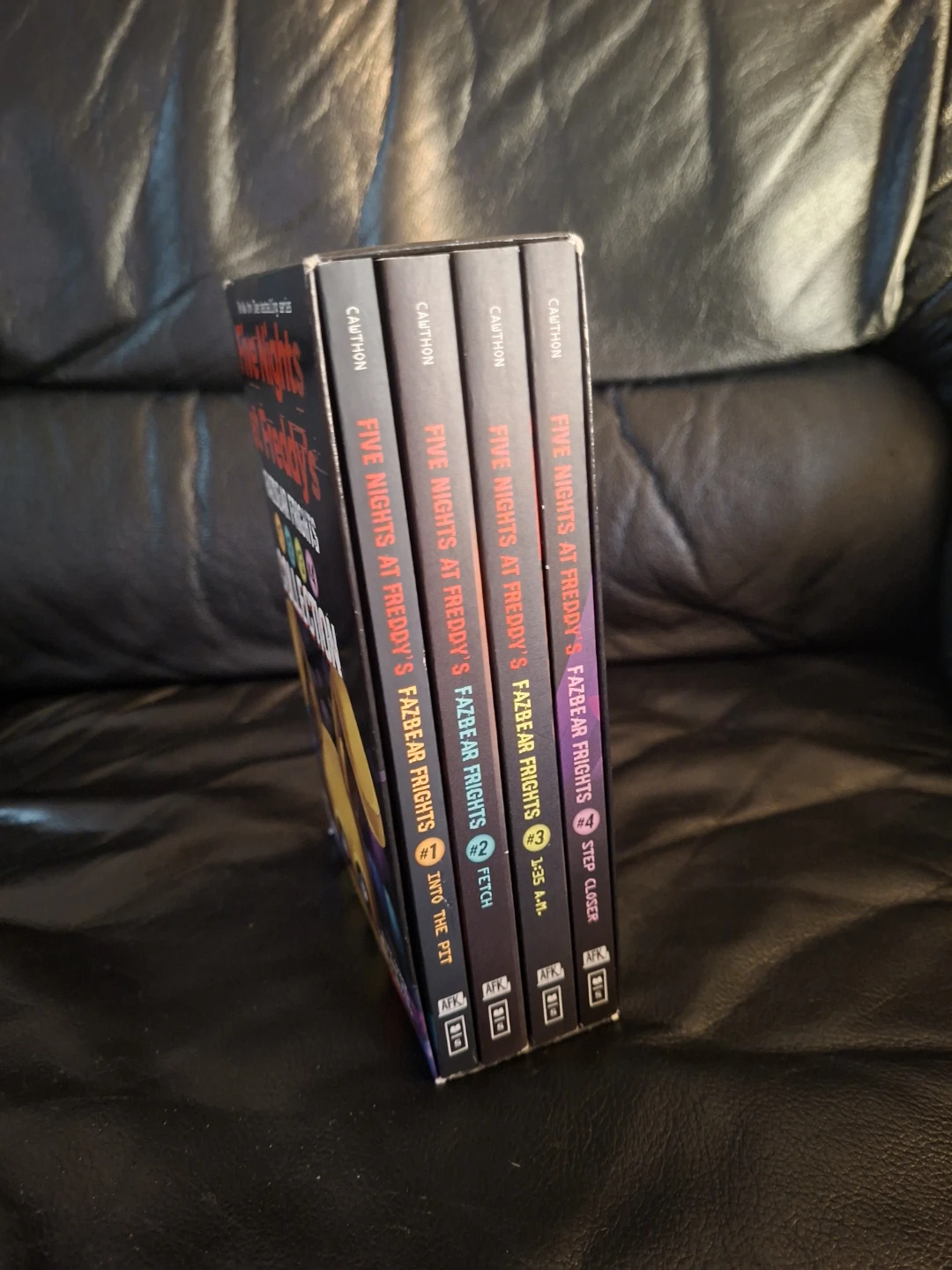 Five Nights at Freddy's Fazbear Frights Collection - photo 2