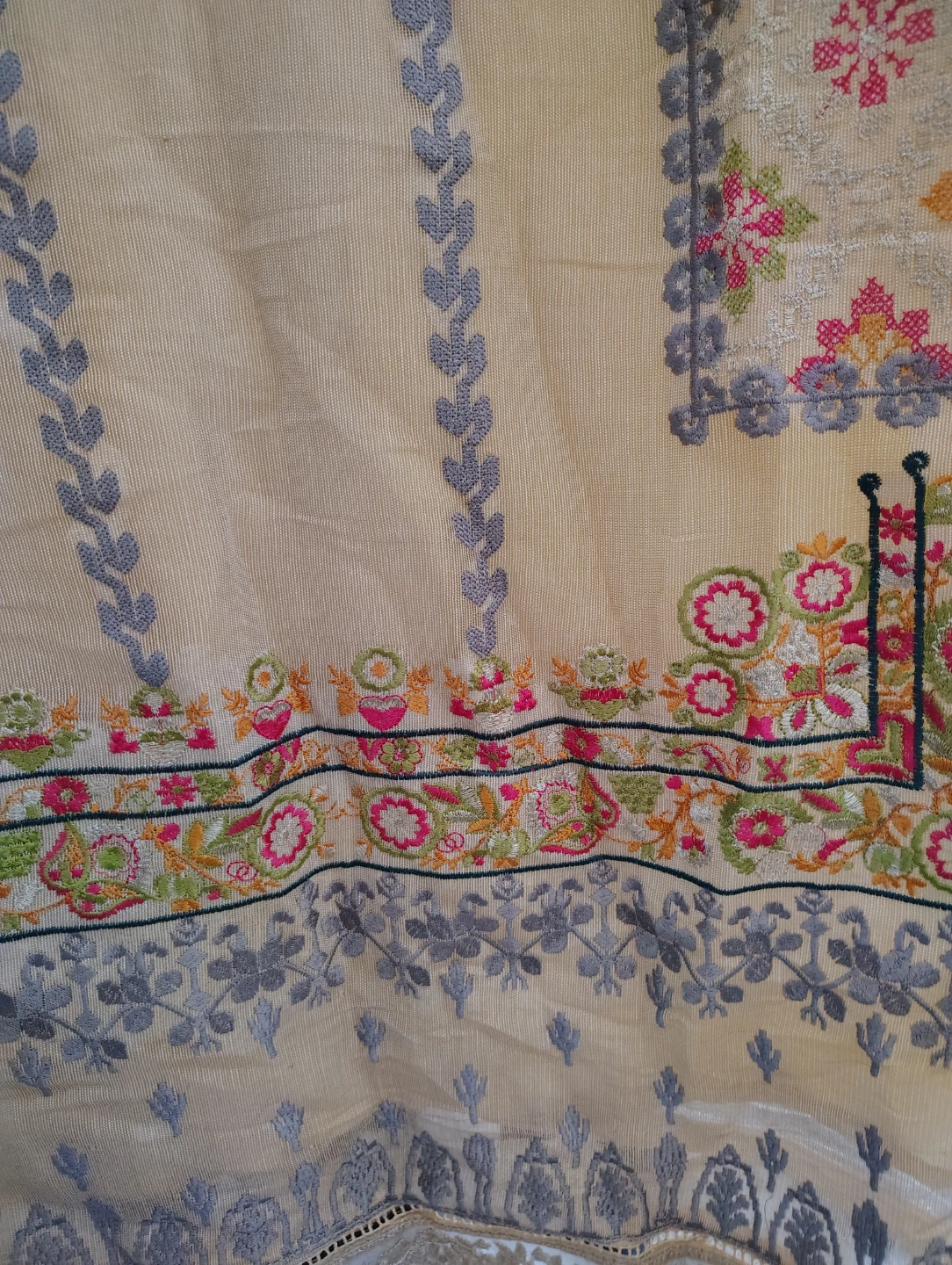 Off-white Embroidered kurti - photo 2