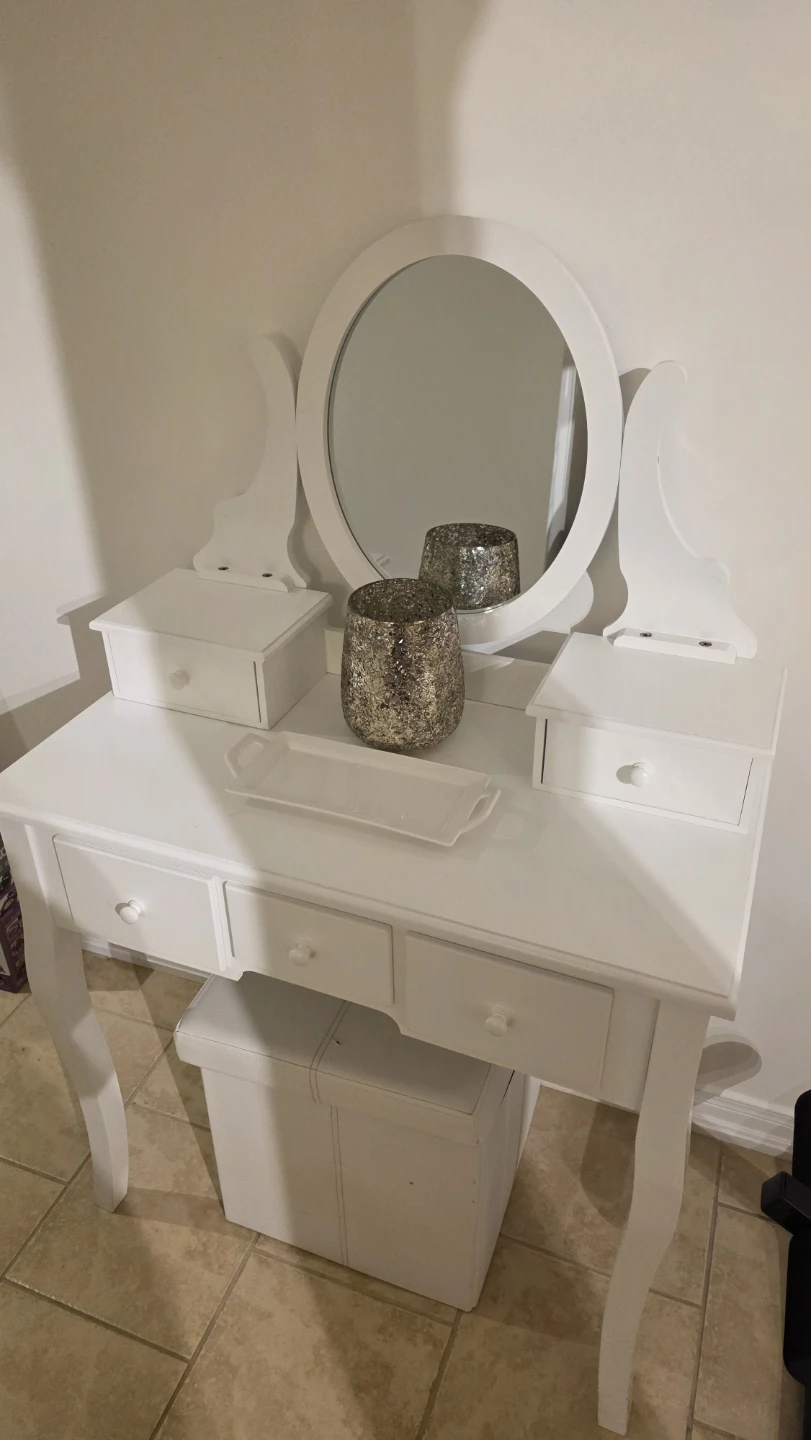 White Vanity Set with Mirror l