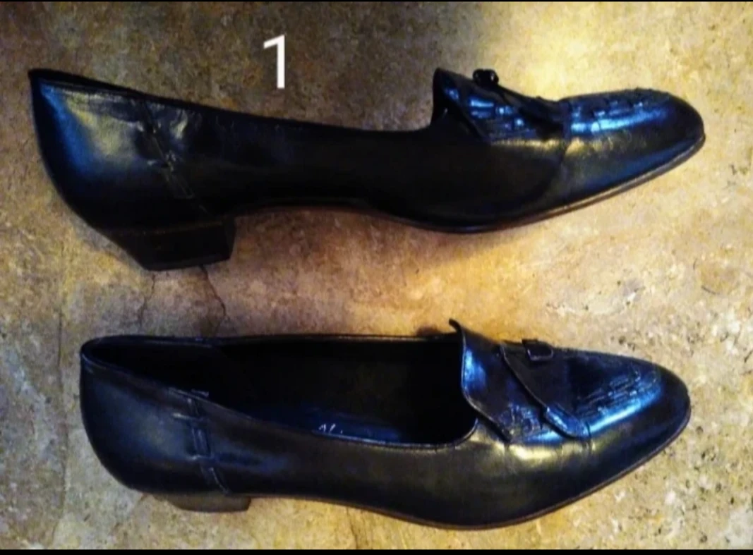 Five Pairs of Women's Shoes - Assorted Styles and Sizes - photo 3