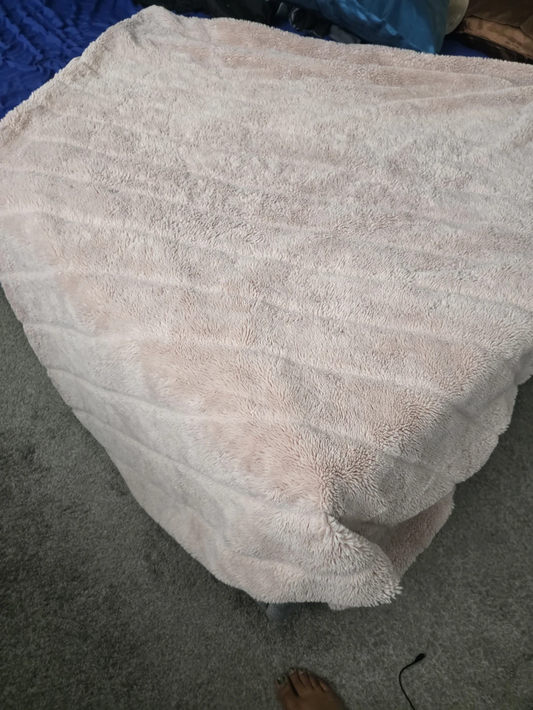 Faux Fur Throw Blanket - photo 2