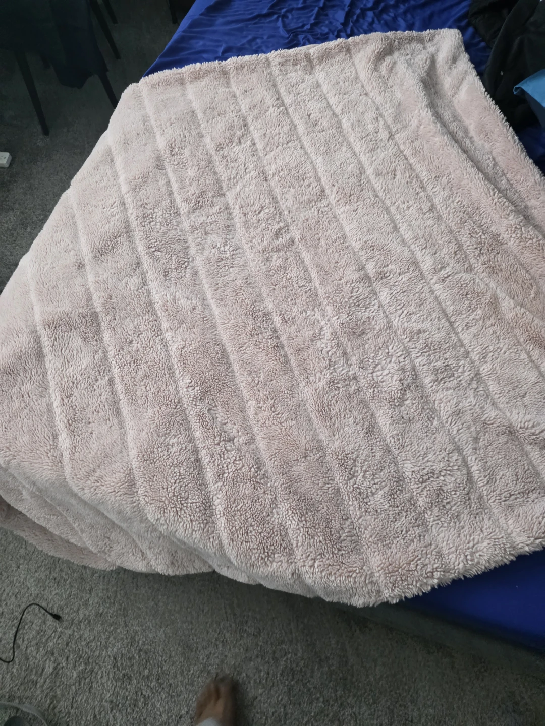 Faux Fur Throw Blanket - photo 3