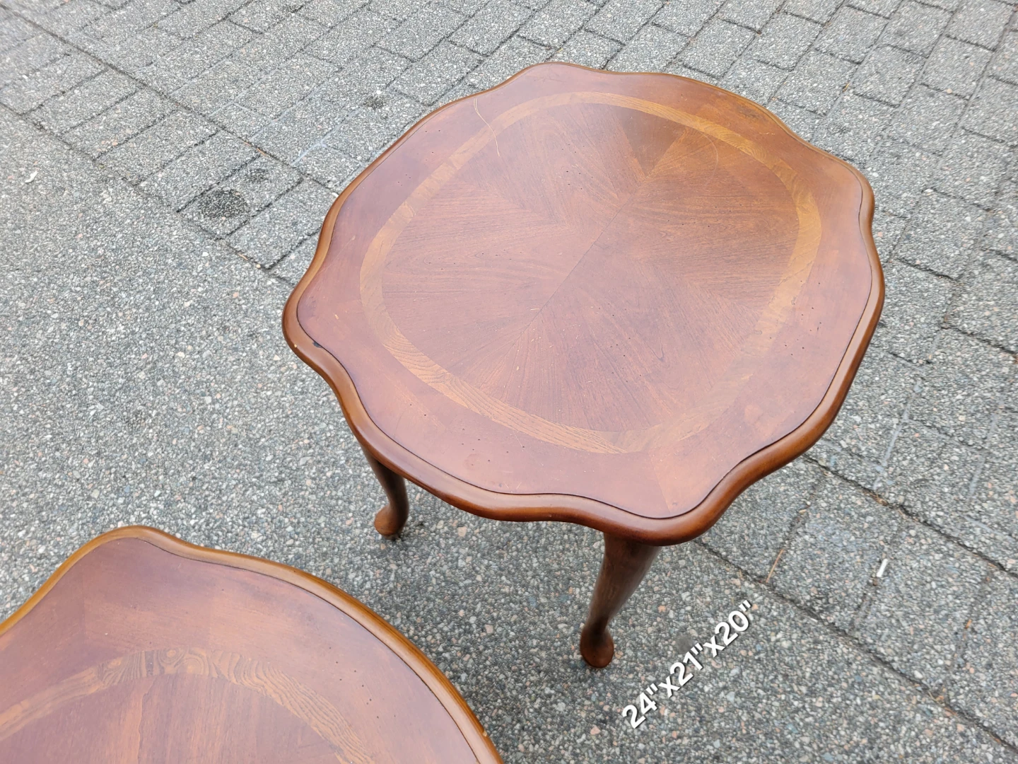 Vintage Queen Anne Coffee Table & Matching End Tables Set. - photo 5