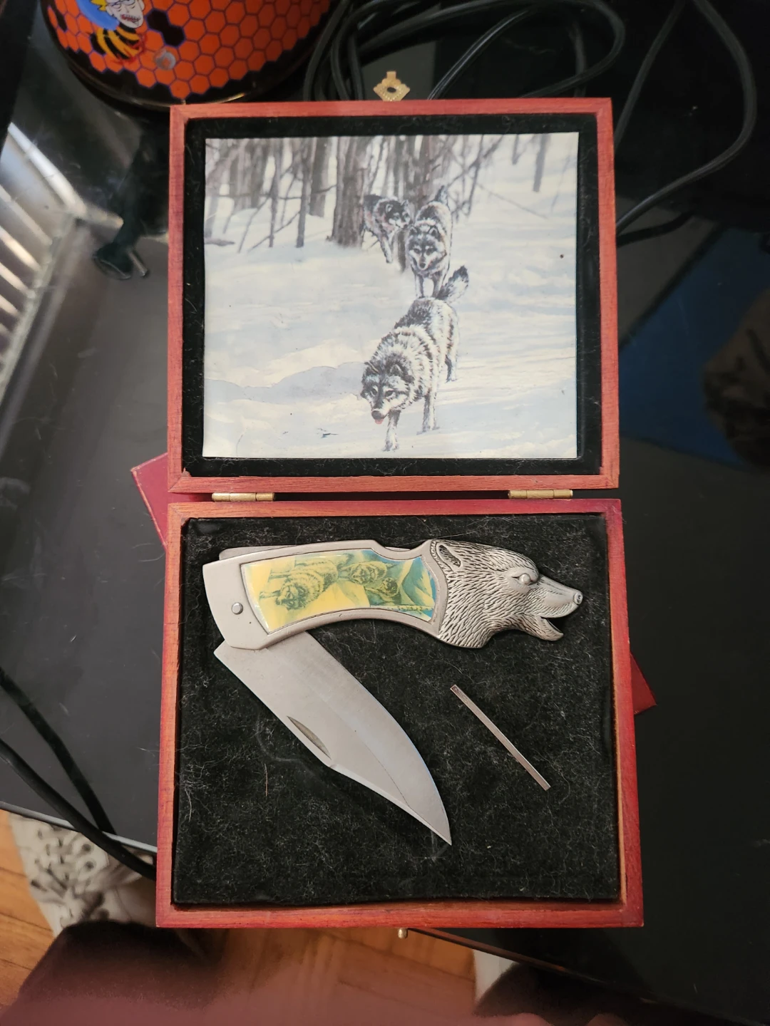 Wolf Scene Collectible Knife in Display Box