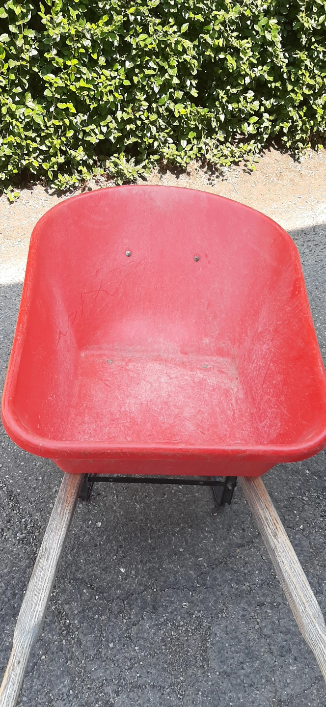 True Temper Premium Red Wheelbarrow - photo 2