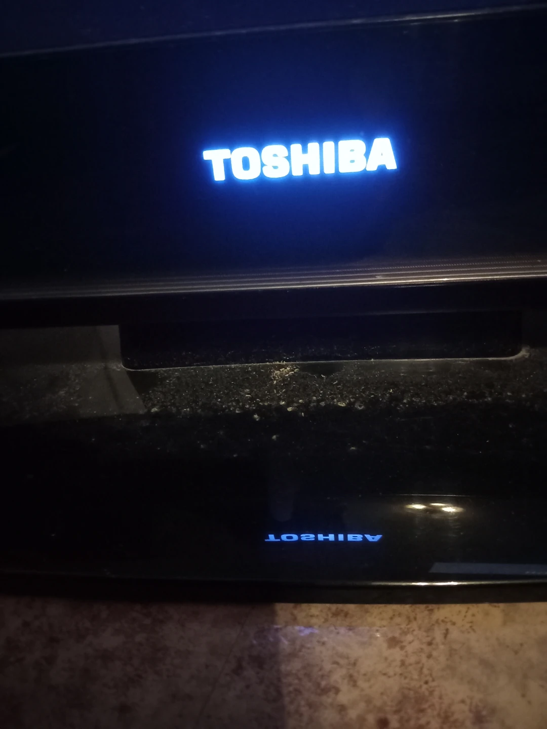 Toshiba TV with DVD Player - photo 2