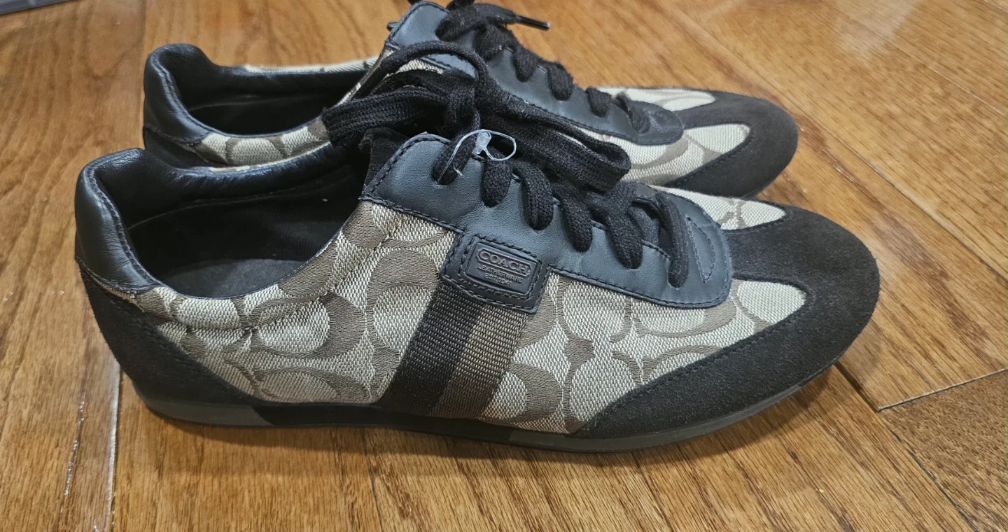 LIKE NEW! Coach Signature Sneakers - photo 2
