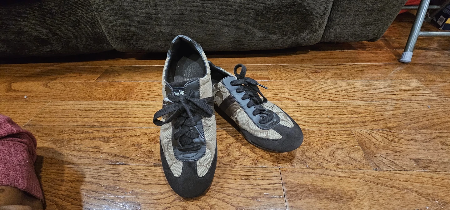 LIKE NEW! Coach Signature Sneakers - photo 3