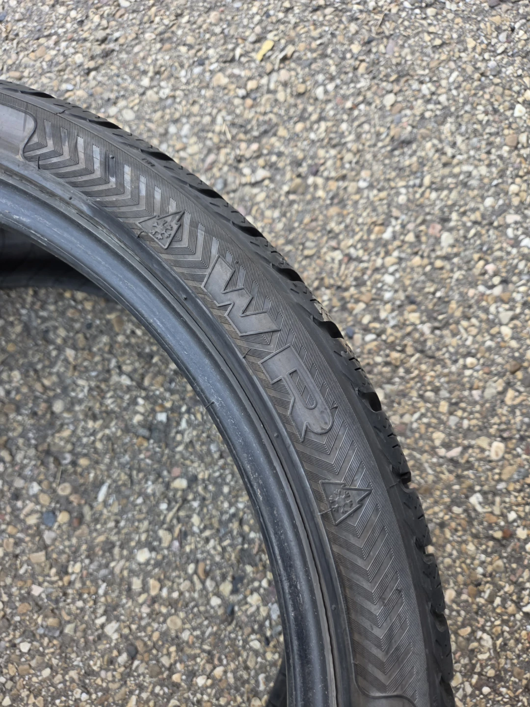 Nokian Hakkapeliitta Winter Tires - 235/35R19 - photo 4