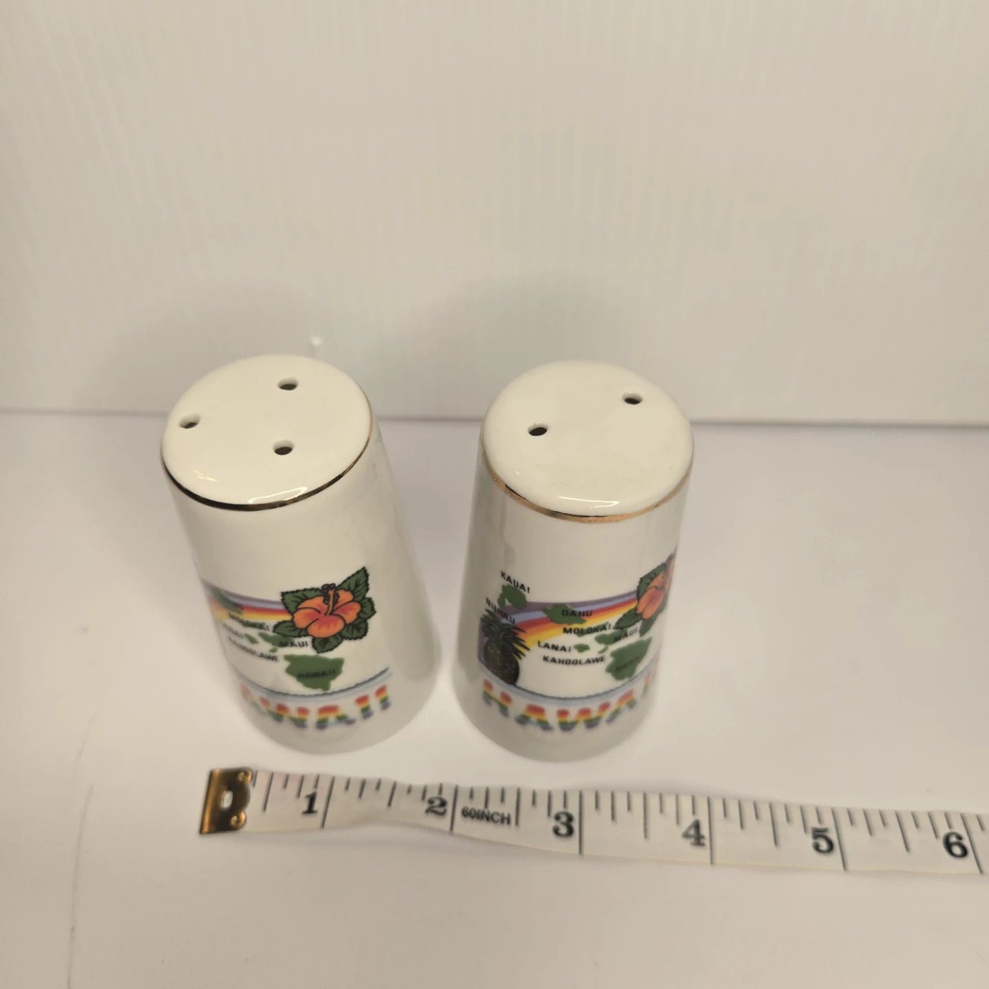 Hawaii Themed Salt and Pepper Shakers - photo 4