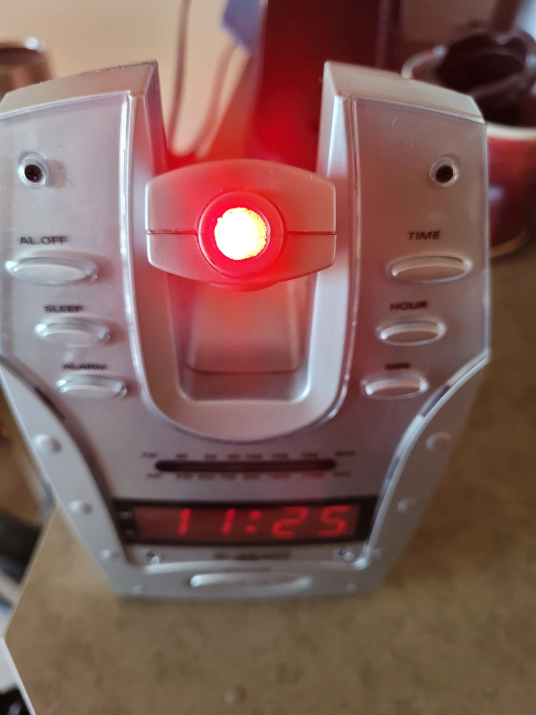 Curtis AM/FM Clock Radio with Projector
