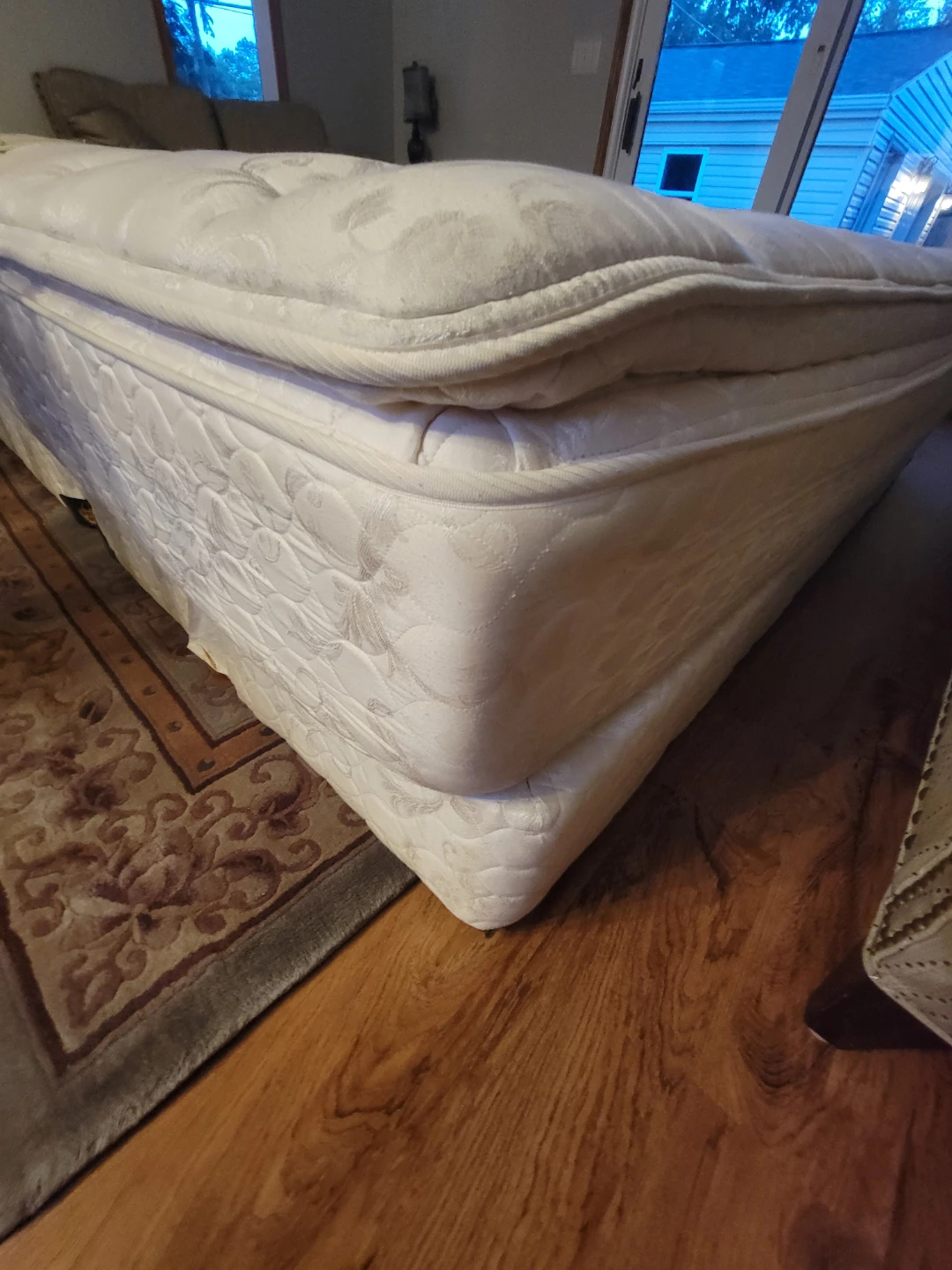 King Pillowtop Mattress - photo 2