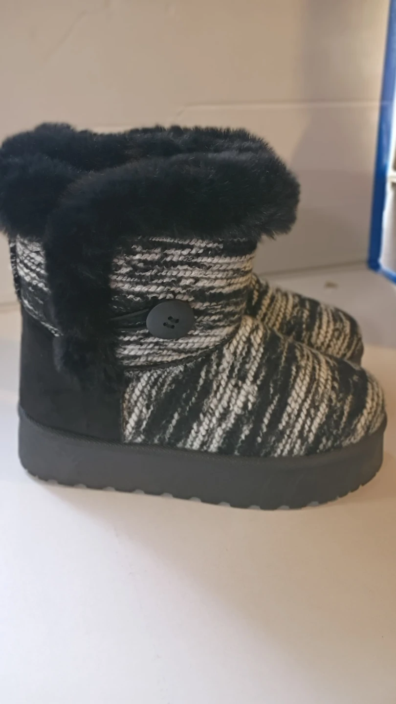 Black and White Knit Ugg-style Boots - photo 3