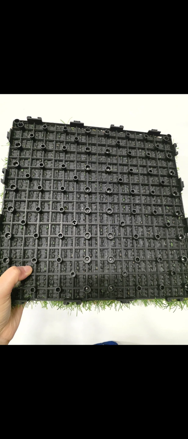 Green grass tiles from Costco, 36 pieces, like new - photo 2