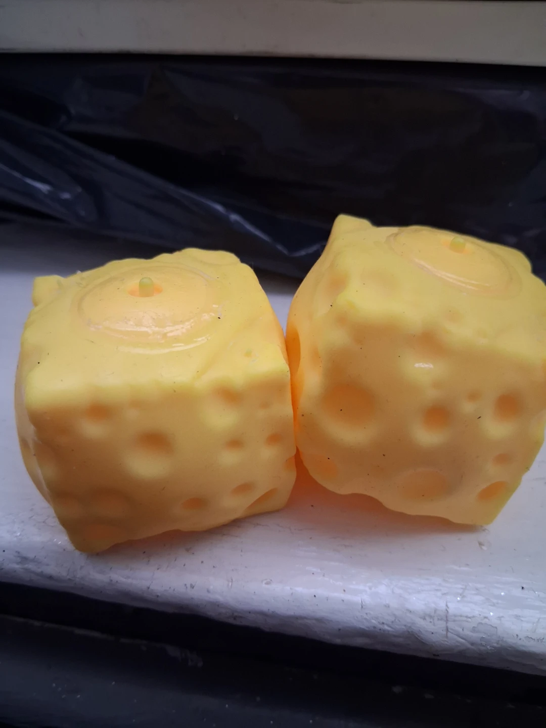 Set of 2 Yellow Cheese-Shaped squishyToys