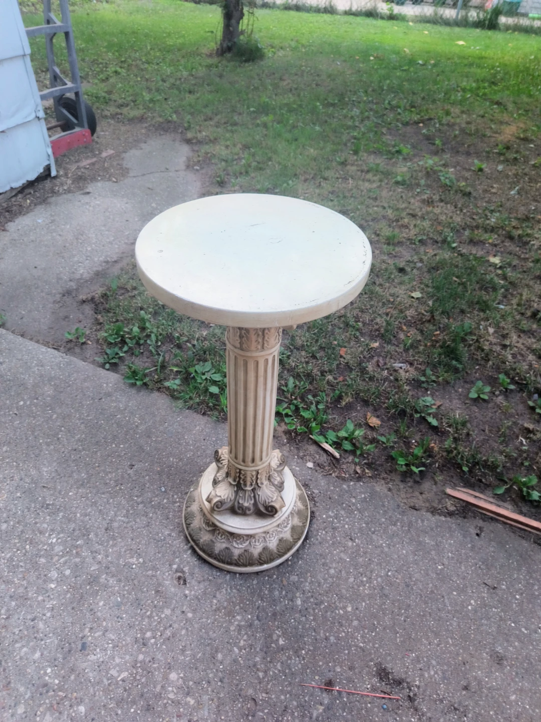 Pillar cement 28 tall the top is 14 across Kenosha