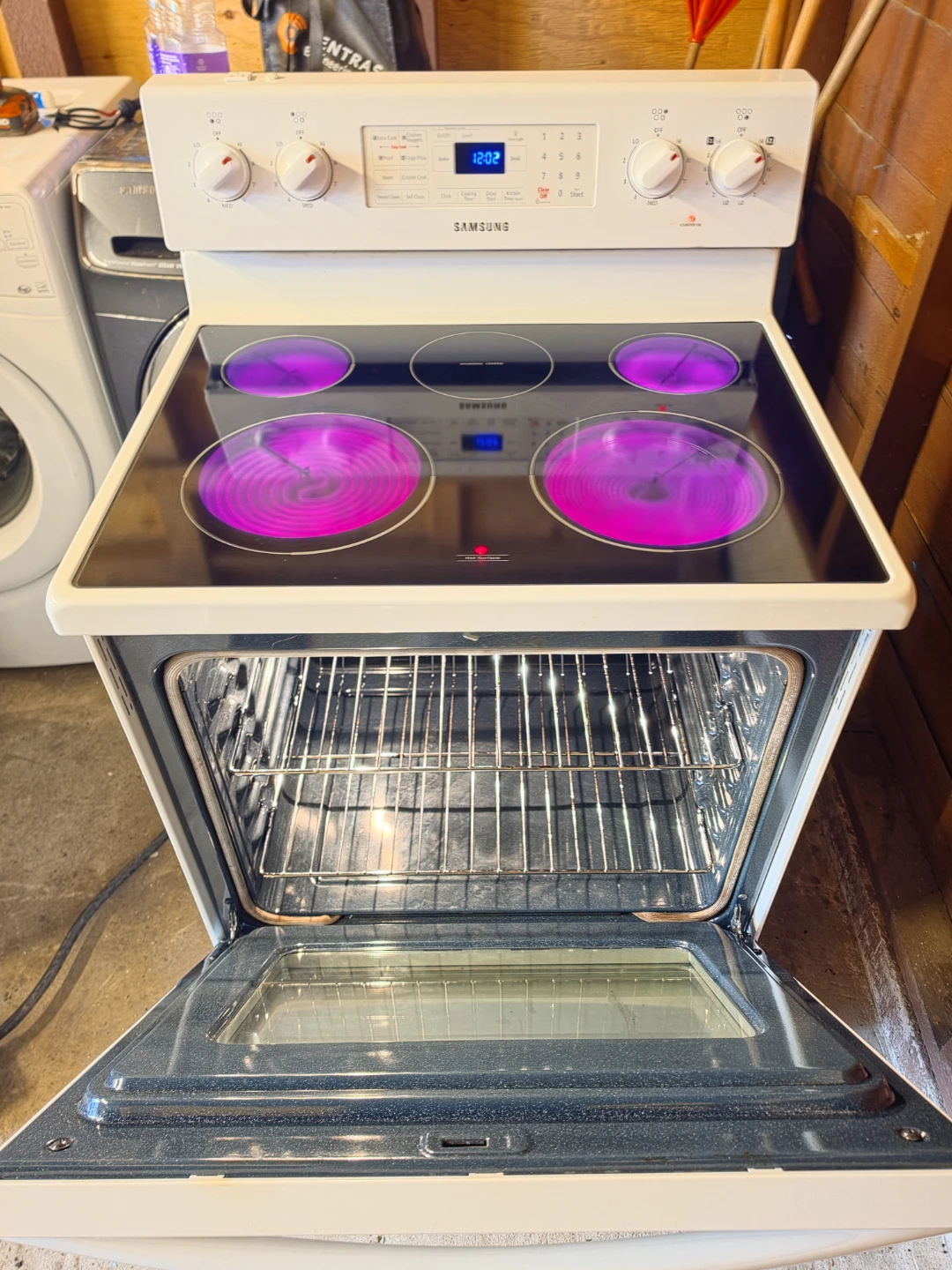 **Delivery Available -White  Samsung Electric Range!!