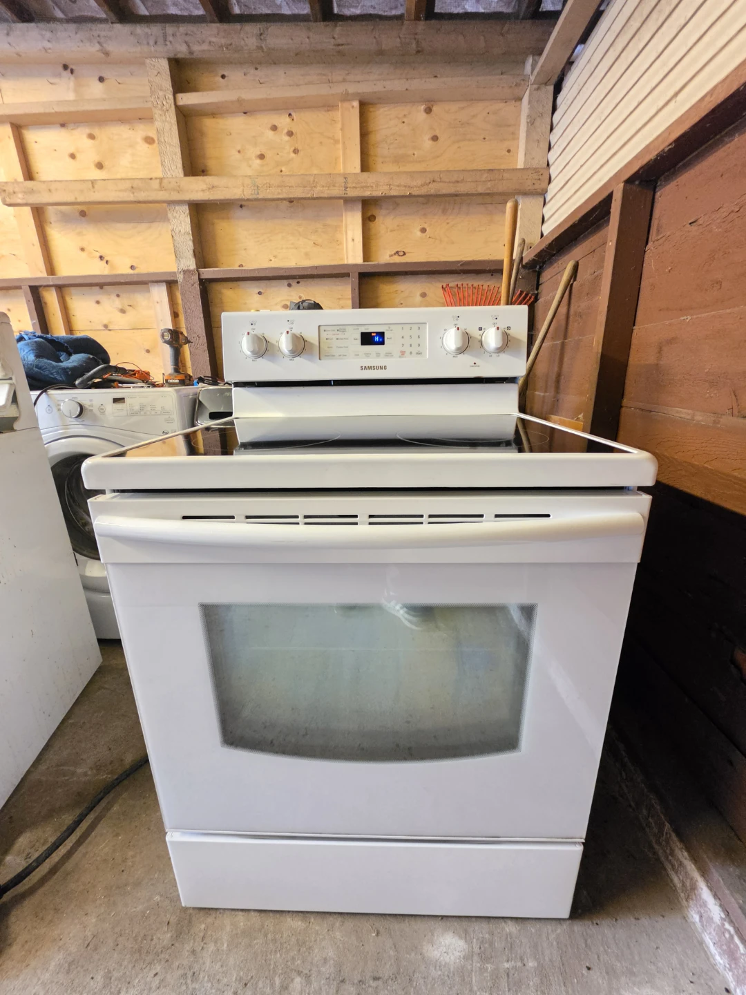 **Delivery Available -White  Samsung Electric Range!! - photo 2