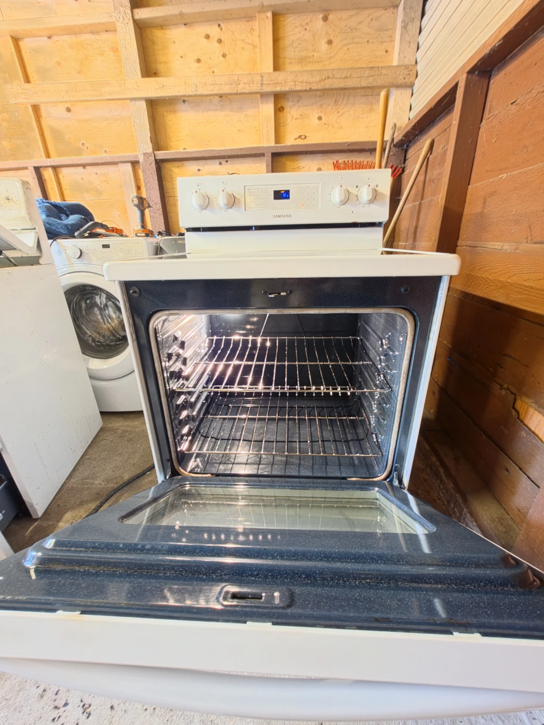 **Delivery Available -White  Samsung Electric Range!! - photo 4