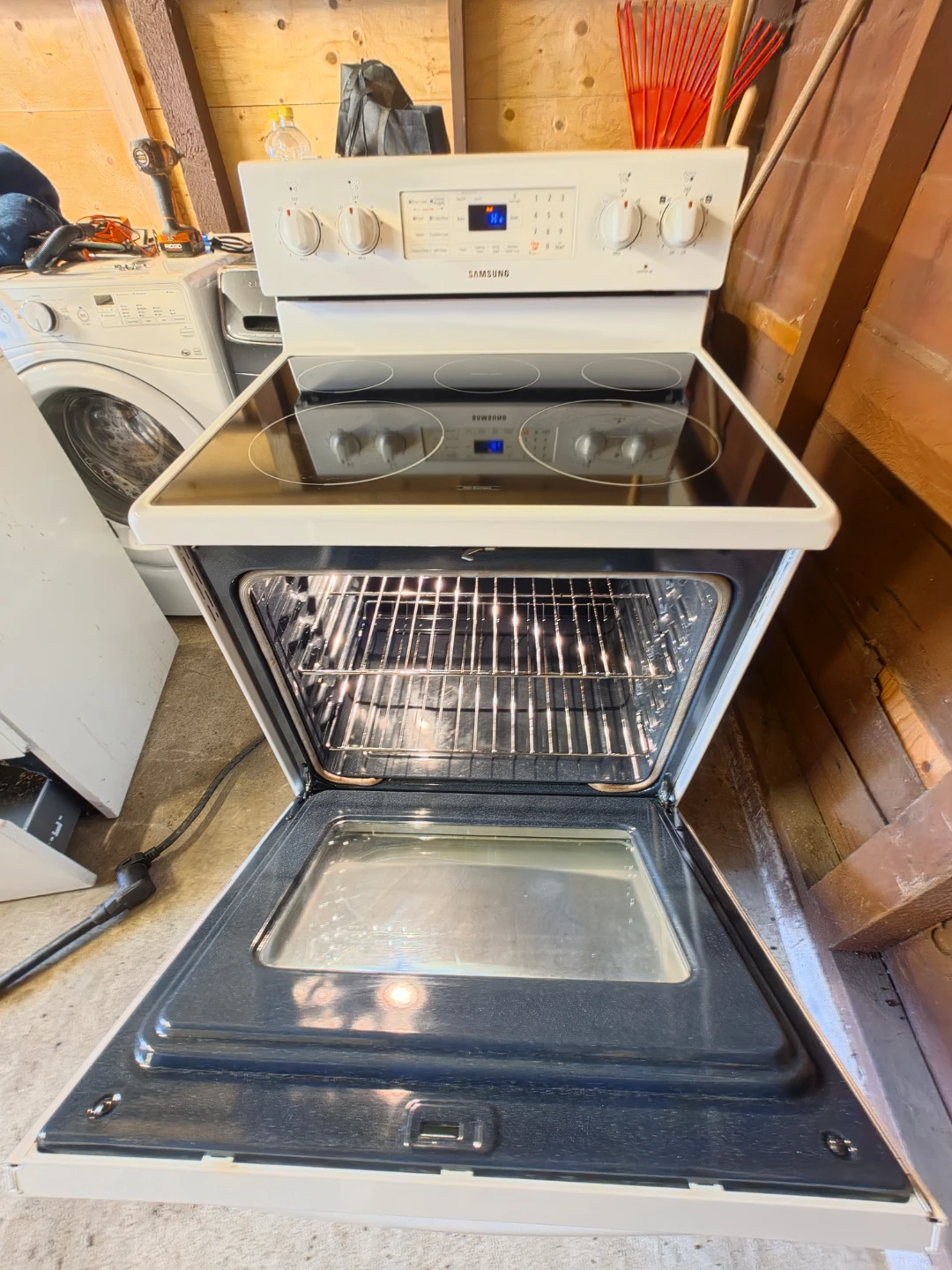 **Delivery Available -White  Samsung Electric Range!! - photo 5