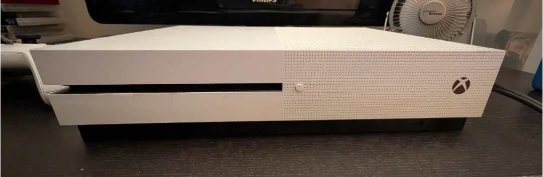 Microsoft Xbox One S DISC VERSION 1TB Video Game Console -TESTED