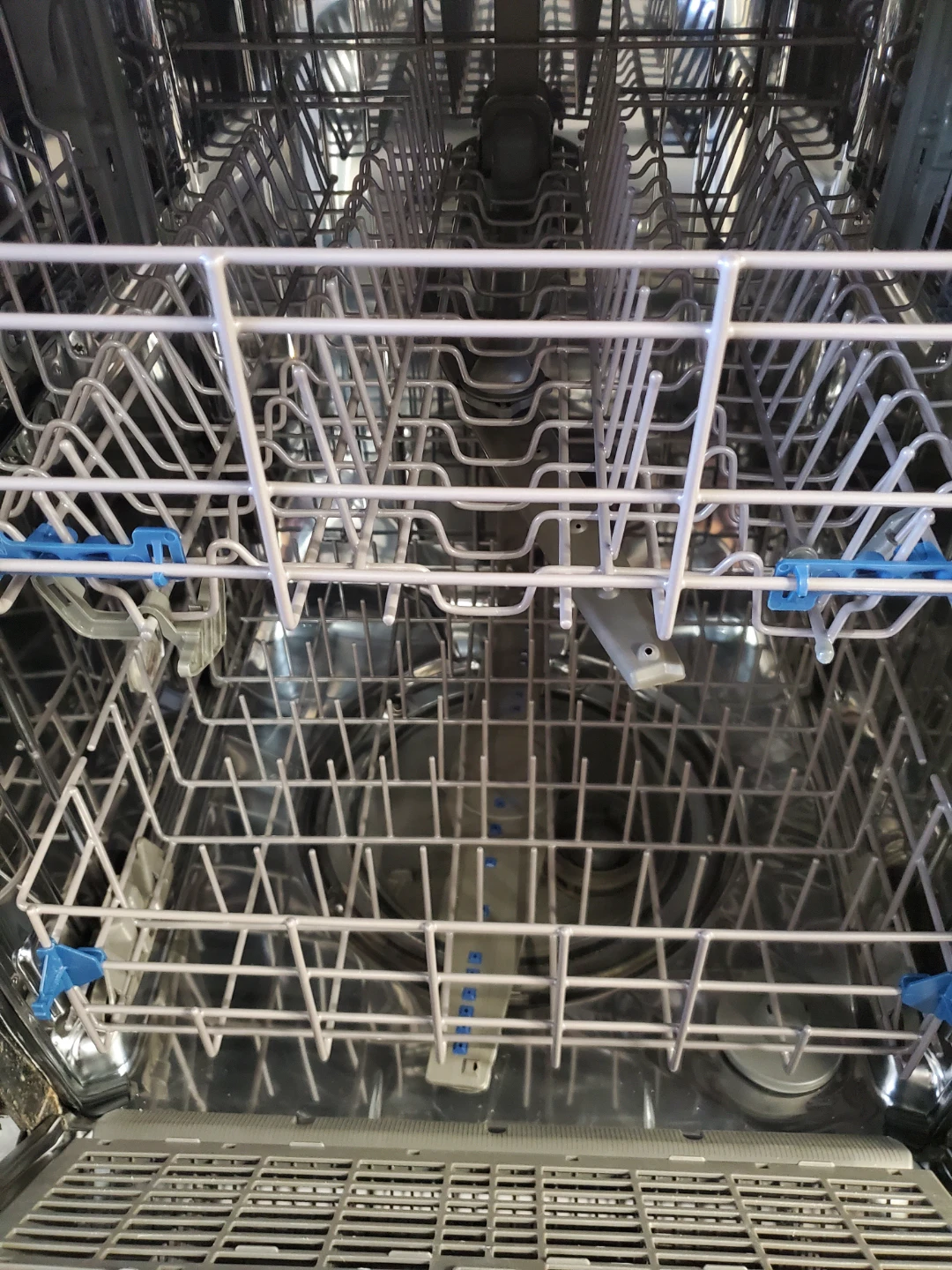 Whirlpool Stainless Steel Dishwasher 24" - photo 3