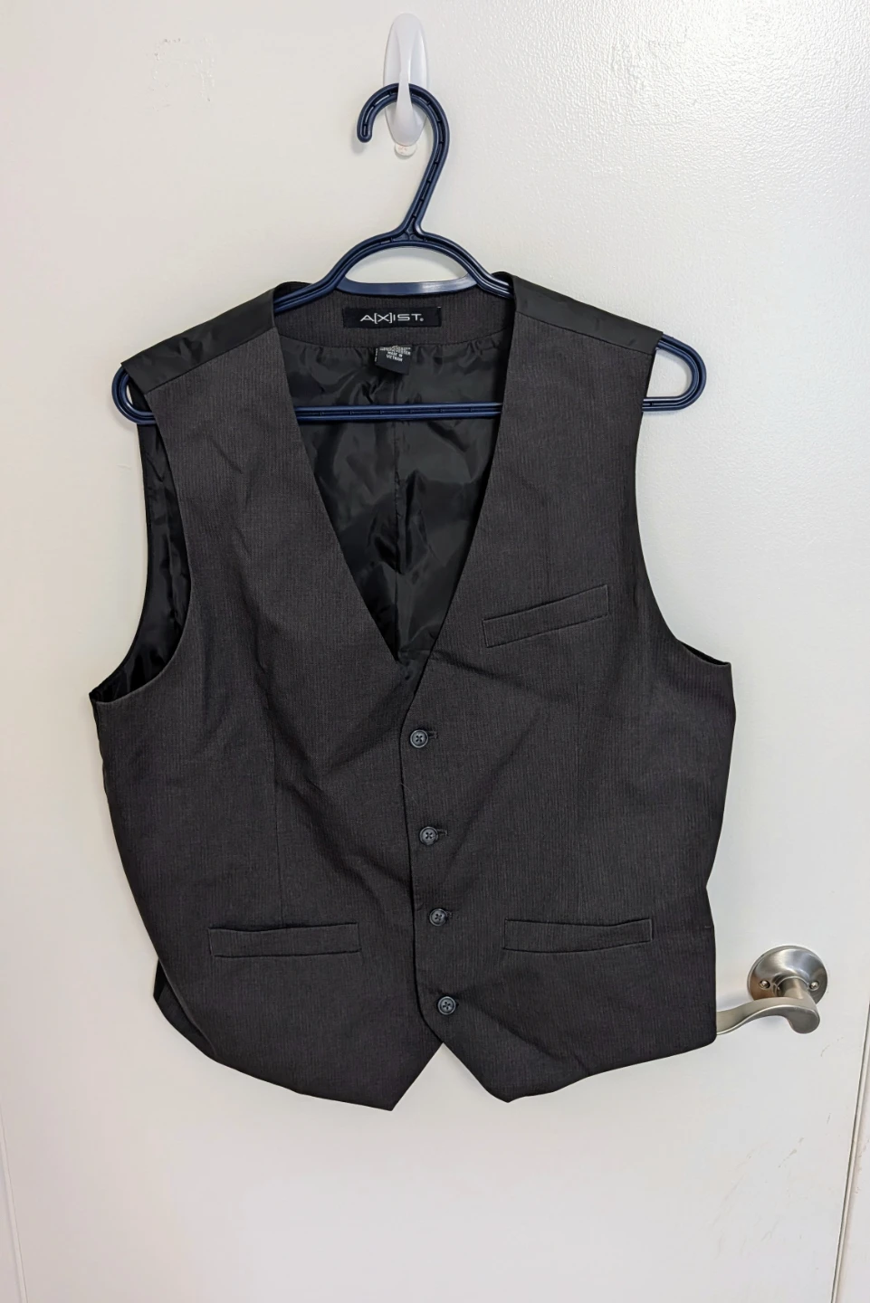 AXIST Men's Vest  - Size Medium