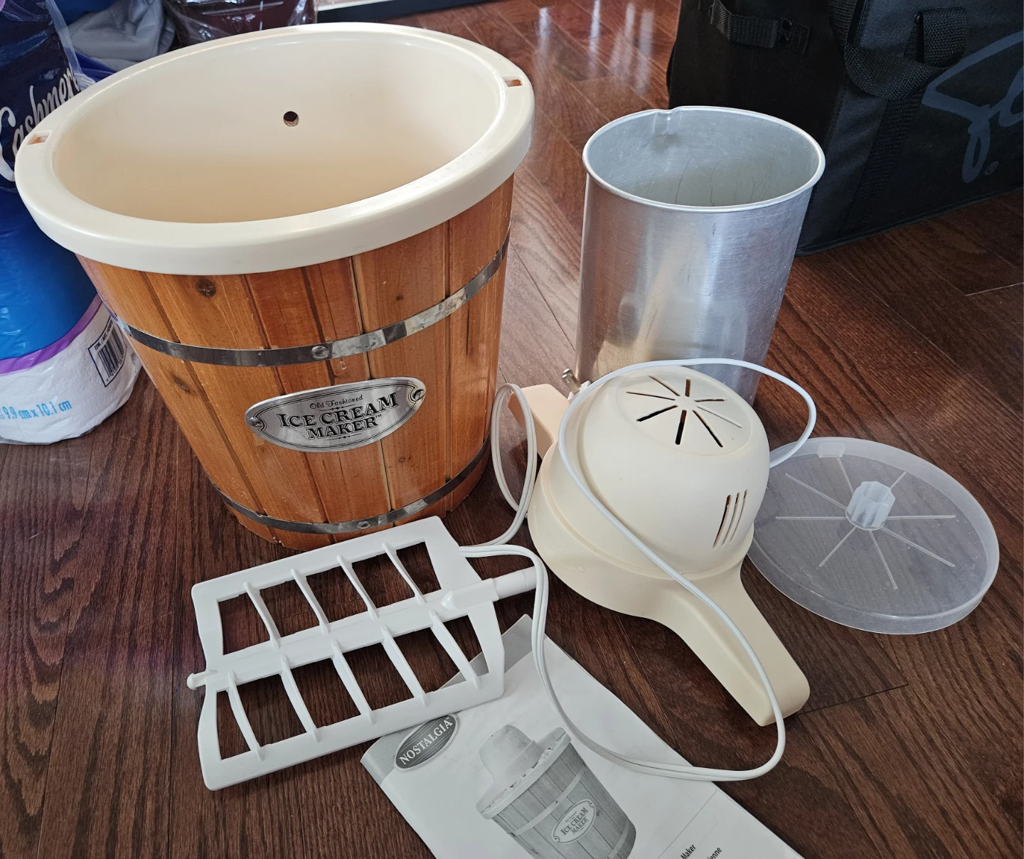 Nostalgia Old Fashioned Ice Cream Maker