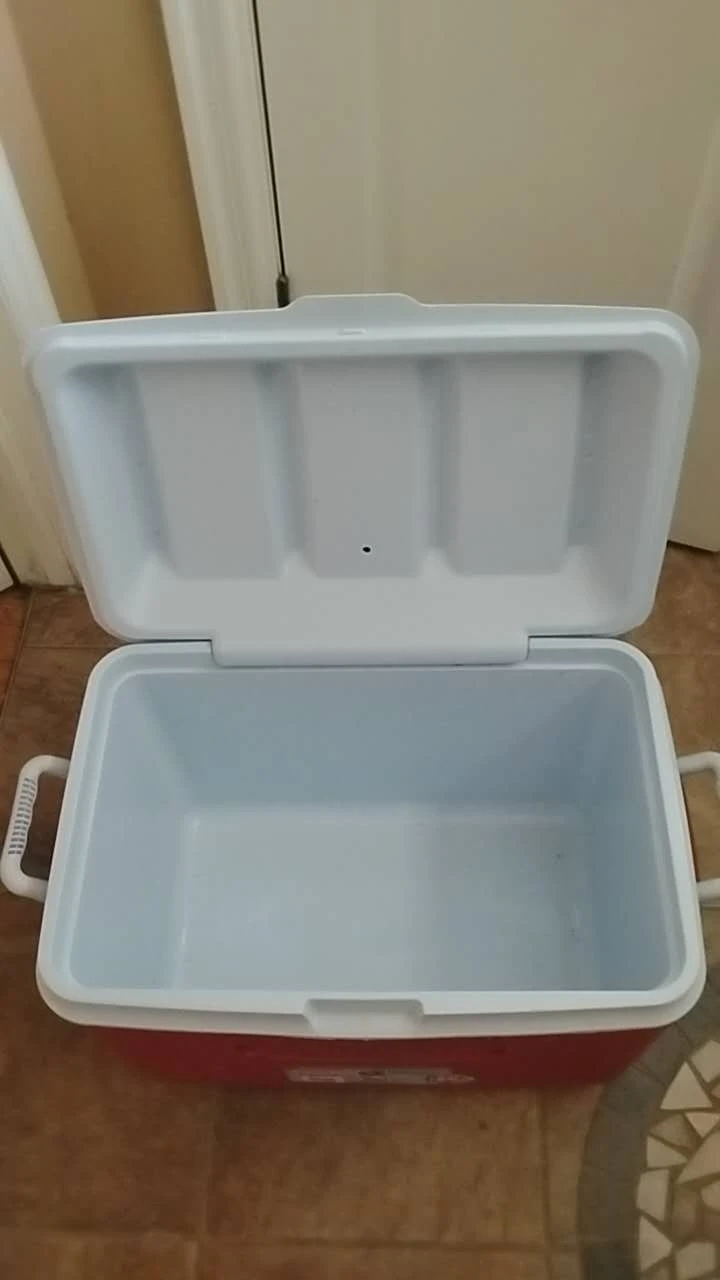 Rubbermaid 68 Quart Cooler - photo 3