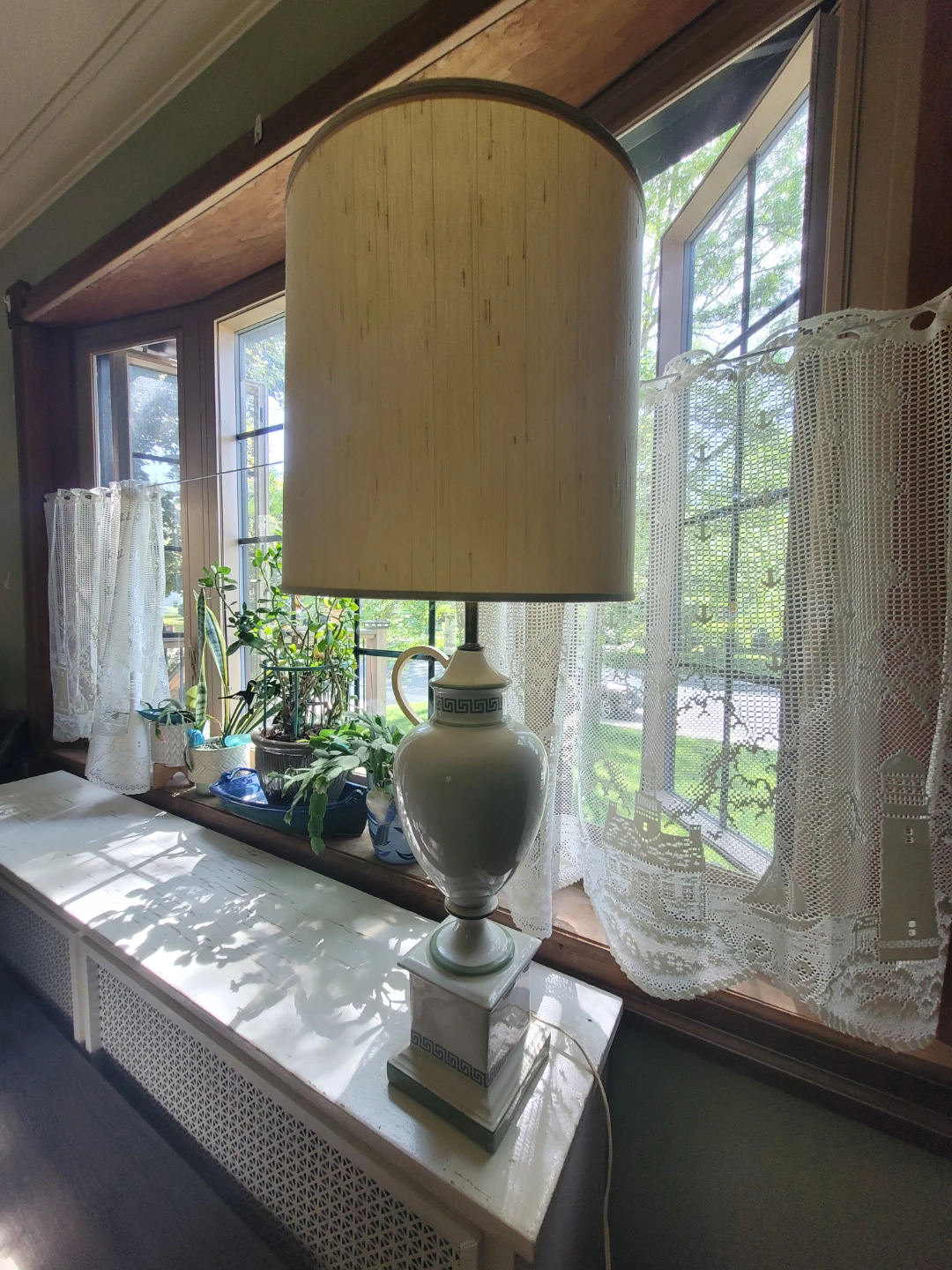 Vintage White Ceramic Table Lamp with Greek Key Accent - photo 5