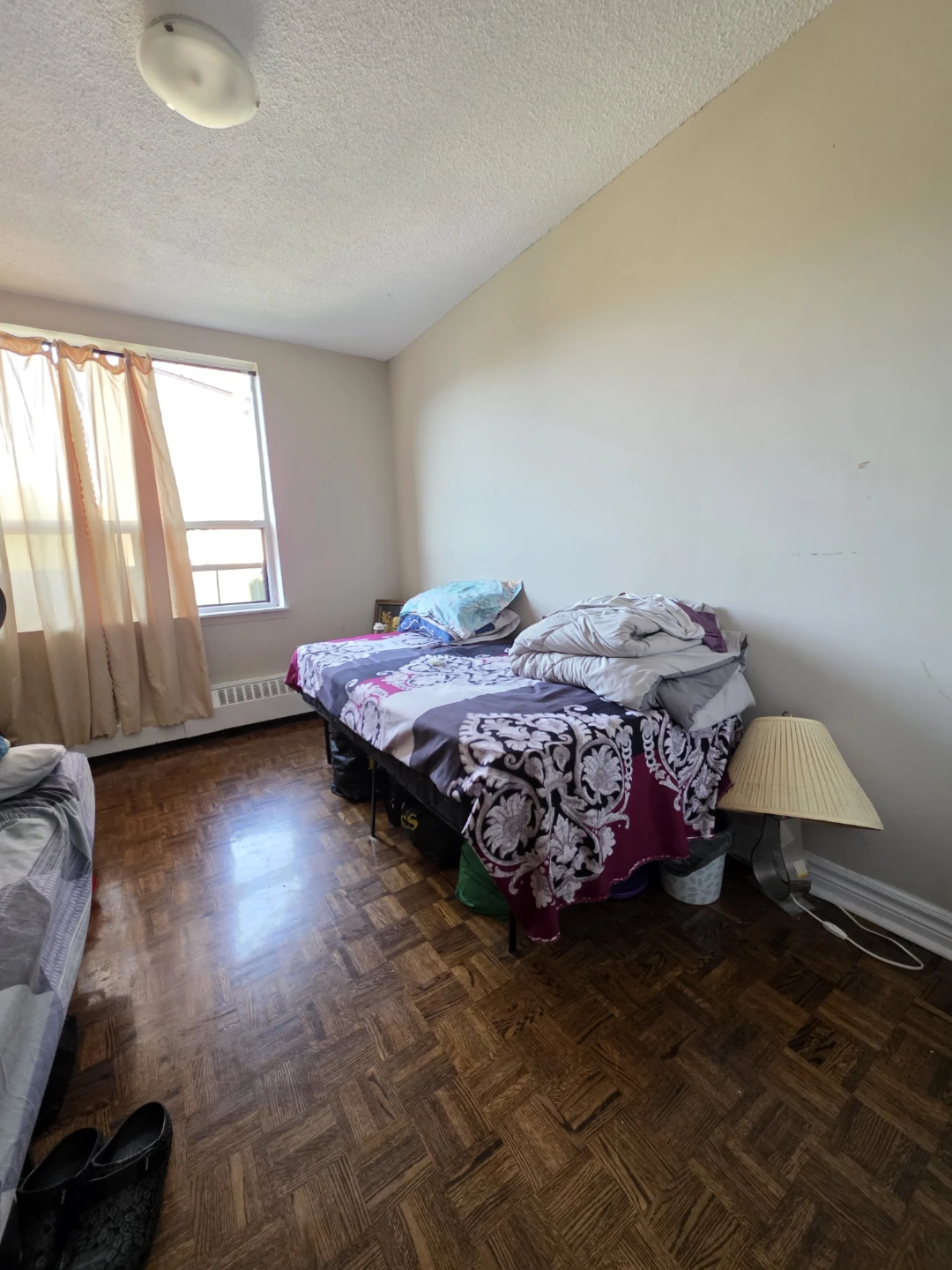 Female Room For Rent